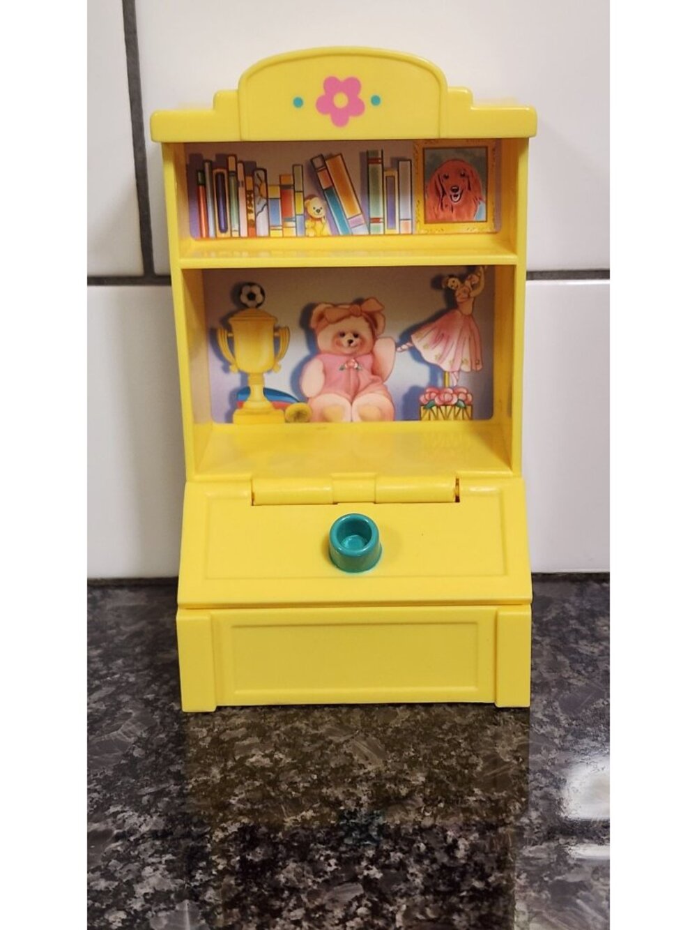 2000 FISHER PRICE LOVING FAMILY YELLOW DOLLHOUSE TOY BOX CHEST CABINET BOOK SHEL